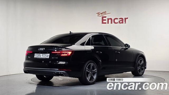 Audi A4 2019 — photo 2