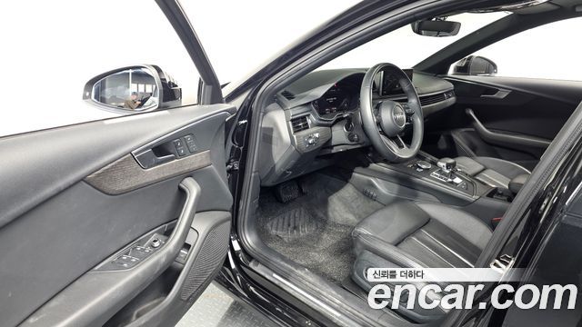 Audi A4 2019 — photo 13