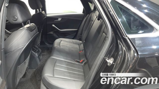 Audi A4 2019 — photo 17