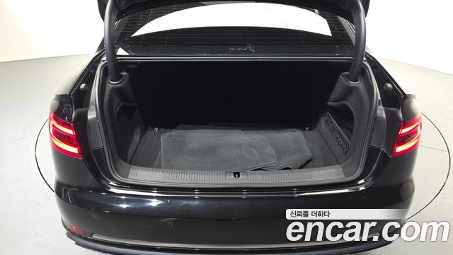 Audi A4 2019 — photo 23