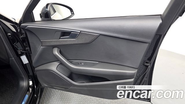 Audi A4 2019 — photo 14