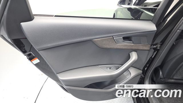 Audi A4 2019 — photo 15