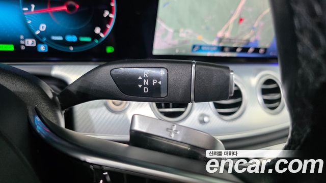 Mercedes-Benz E-Class 2021 — photo 12