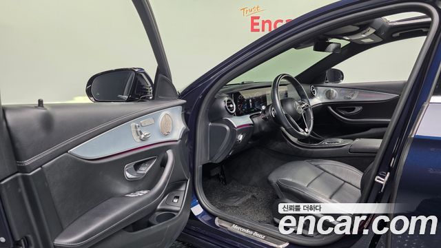 Mercedes-Benz E-Class 2021 — photo 13