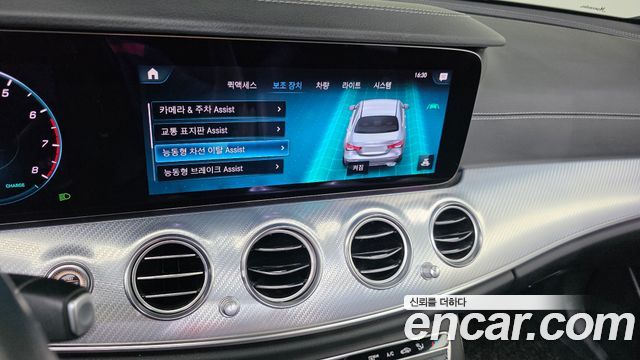 Mercedes-Benz E-Class 2021 — photo 22