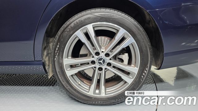 Mercedes-Benz E-Class 2021 — photo 7