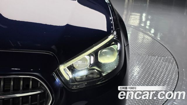 Mercedes-Benz E-Class 2021 — photo 8