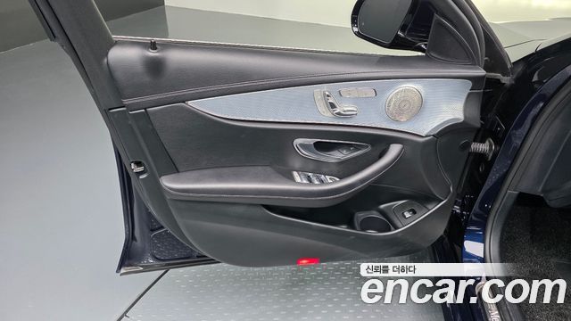 Mercedes-Benz E-Class 2021 — photo 14