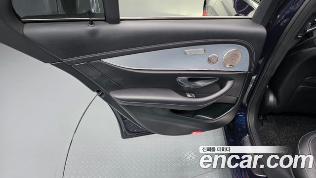 Mercedes-Benz E-Class 2021 — photo 15