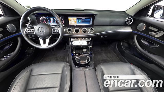 Mercedes-Benz E-Class 2019 — photo 10