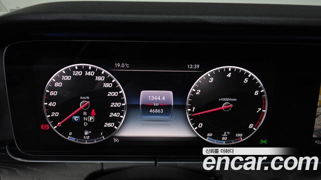 Mercedes-Benz E-Class 2019 — photo 11