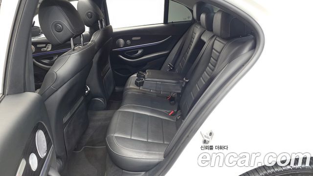 Mercedes-Benz E-Class 2019 — photo 17