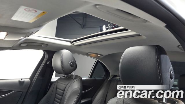 Mercedes-Benz E-Class 2019 — photo 23