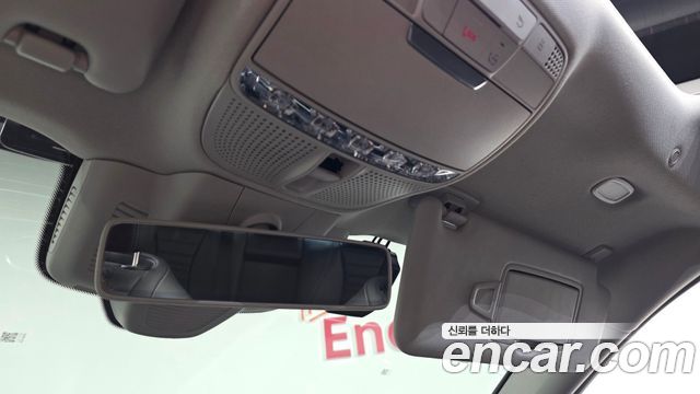 Mercedes-Benz E-Class 2019 — photo 26