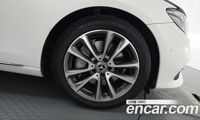 Mercedes-Benz E-Class 2019 — photo 7