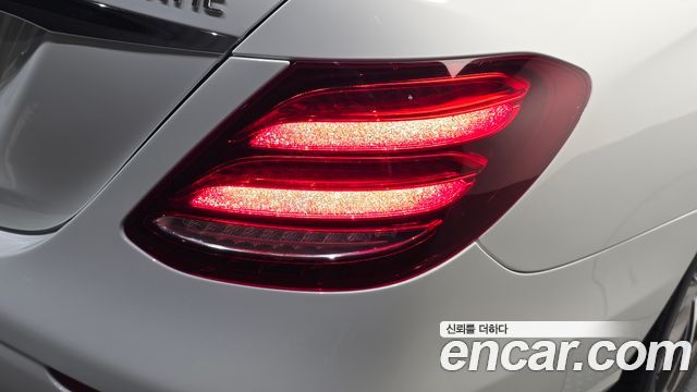 Mercedes-Benz E-Class 2019 — photo 9