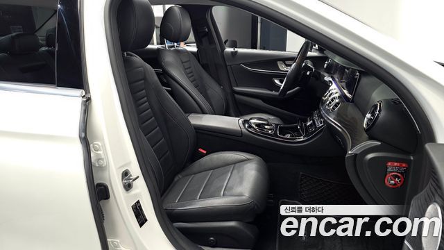 Mercedes-Benz E-Class 2019 — photo 16