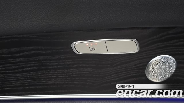 Mercedes-Benz E-Class 2019 — photo 31