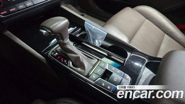 Kia K7 2018 — photo 12