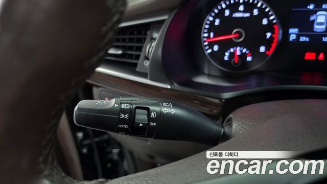 Kia K7 2018 — photo 29