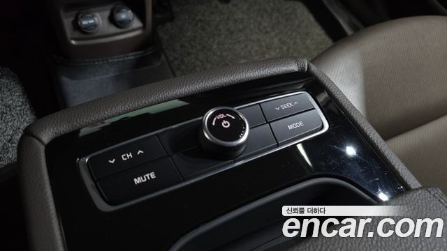 Kia K7 2018 — photo 30