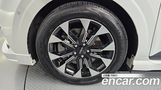 Kia Canival 2023 — photo 5