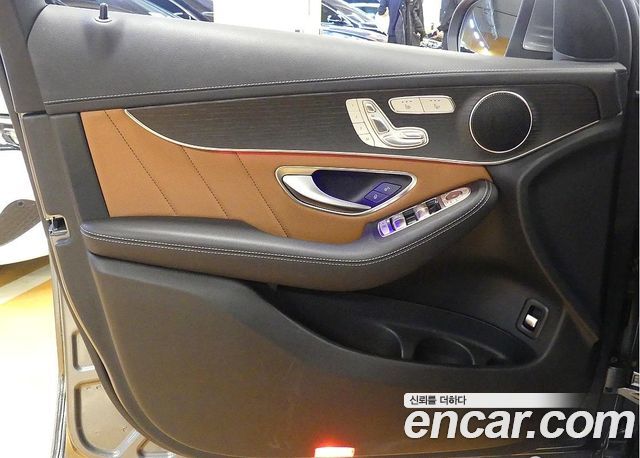 Mercedes-Benz GLC-Class 2023 — photo 11