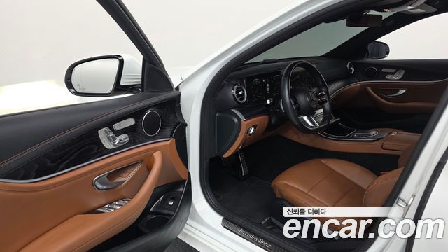 Mercedes-Benz E-Class 2021 — photo 13