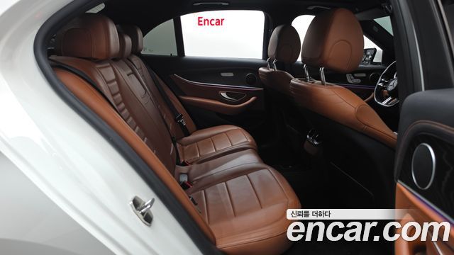 Mercedes-Benz E-Class 2021 — photo 17