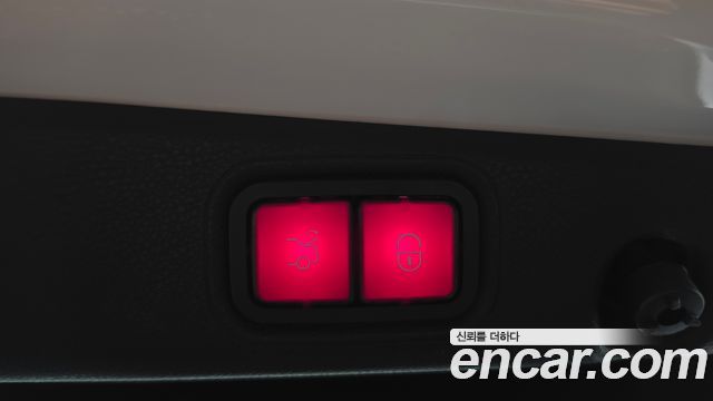 Mercedes-Benz E-Class 2021 — photo 25