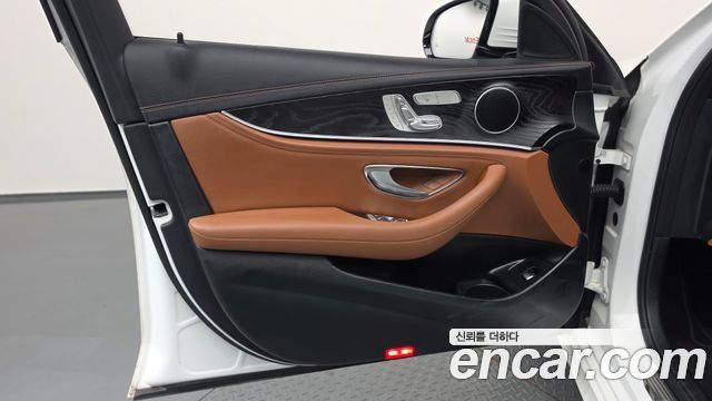 Mercedes-Benz E-Class 2021 — photo 14