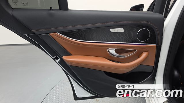Mercedes-Benz E-Class 2021 — photo 15