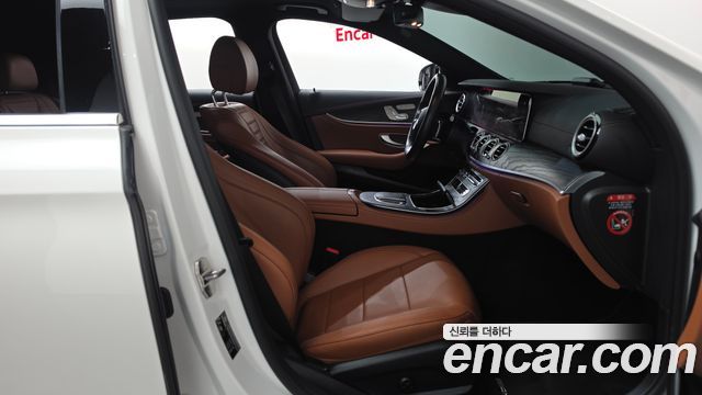 Mercedes-Benz E-Class 2021 — photo 16