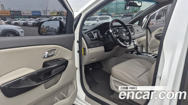 Kia Canival 2016 — photo 11