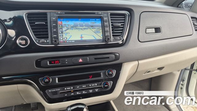 Kia Canival 2016 — photo 12