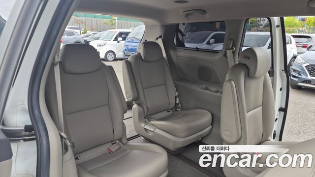 Kia Canival 2016 — photo 18