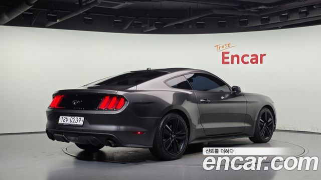 Ford Mustang 2017 — photo 2