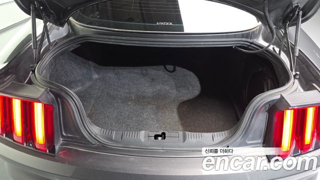 Ford Mustang 2017 — photo 20