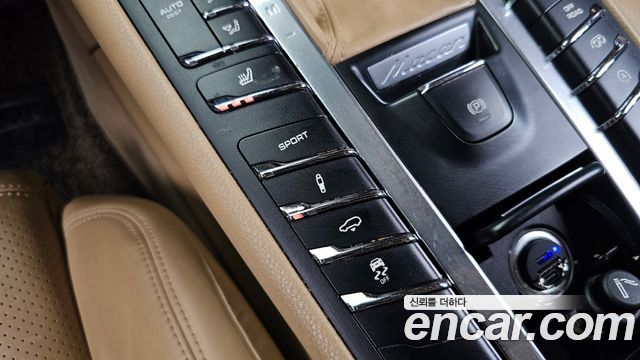 Porsche Macan 2016 — photo 17