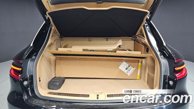 Porsche Macan 2016 — photo 20