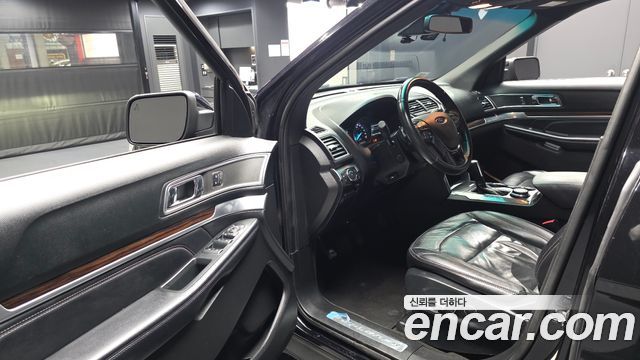 Ford Explorer 2017 — photo 10