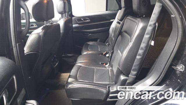 Ford Explorer 2017 — photo 11