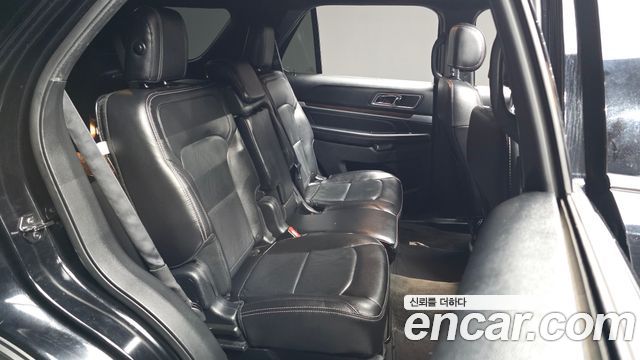 Ford Explorer 2017 — photo 12