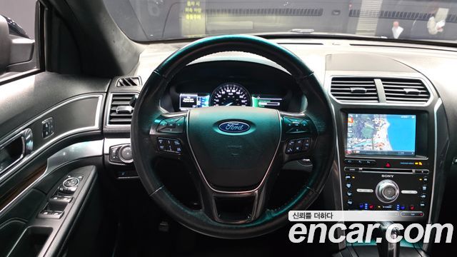 Ford Explorer 2017 — photo 13