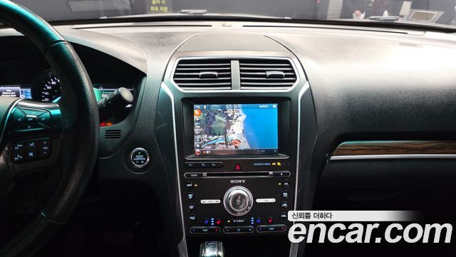 Ford Explorer 2017 — photo 14