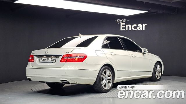 Mercedes-Benz E-Class 2012 — photo 2