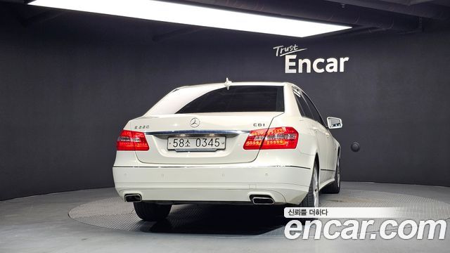 Mercedes-Benz E-Class 2012 — photo 4