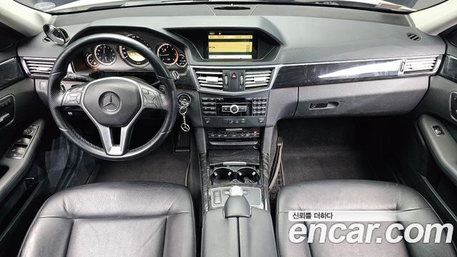 Mercedes-Benz E-Class 2012 — photo 7