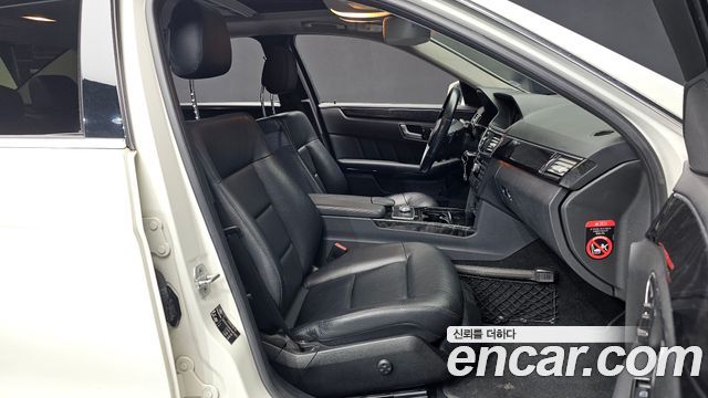 Mercedes-Benz E-Class 2012 — photo 11