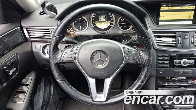 Mercedes-Benz E-Class 2012 — photo 13